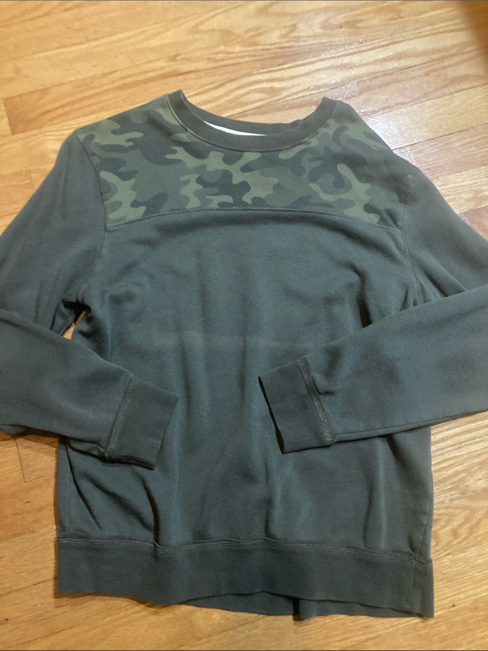 Urban pipeline Olive Green Crewneck Sweatshirt with Camo Yoke